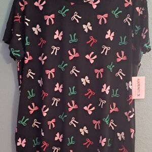 Stylish Black Tee with Pink and Green Bow Patterns
